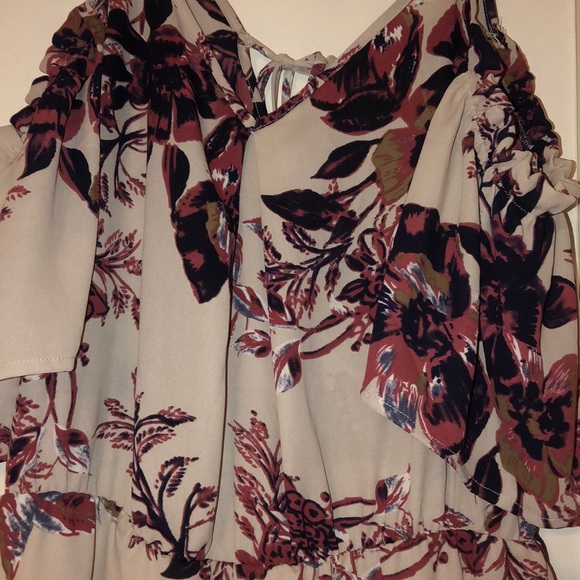 Floral cold shoulder romper - Picture 2 of 2